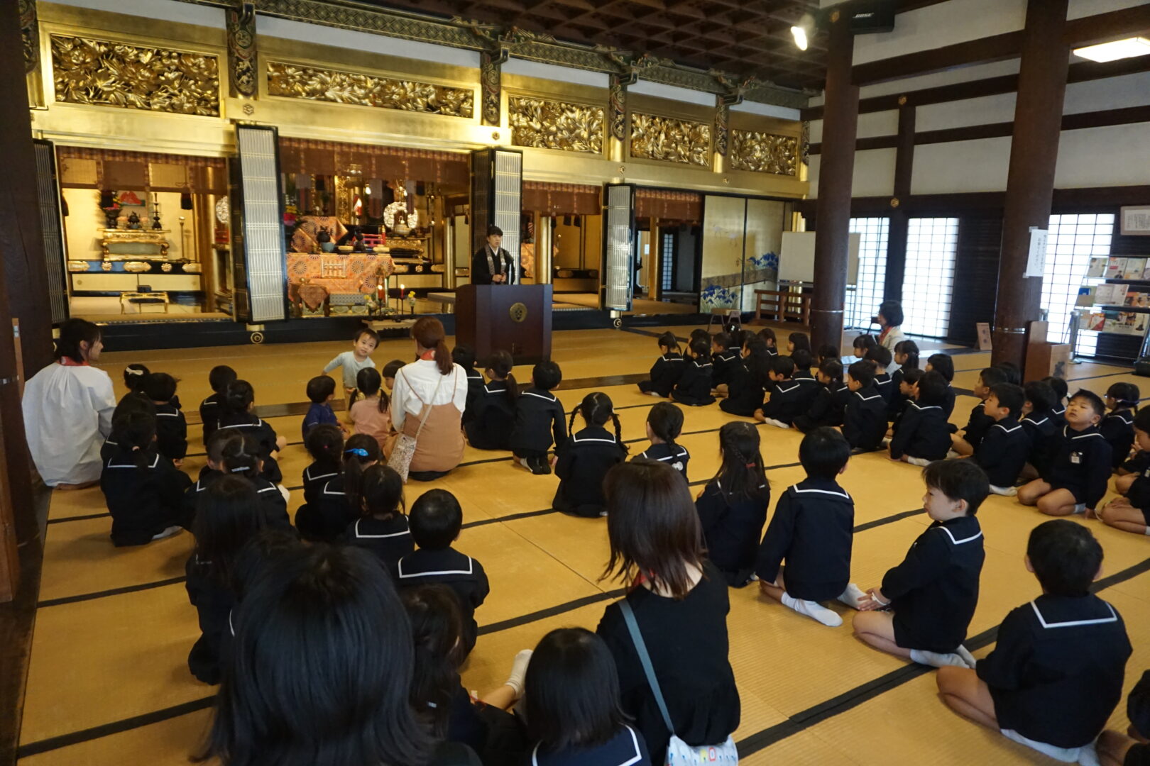 本堂でお参りをしたよ！！ | 西山幼稚園