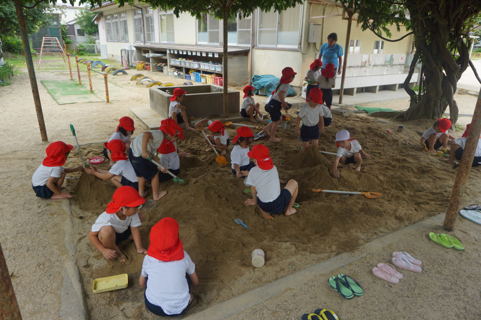 砂場遊びが楽しい季節になってきました！ | 西山幼稚園